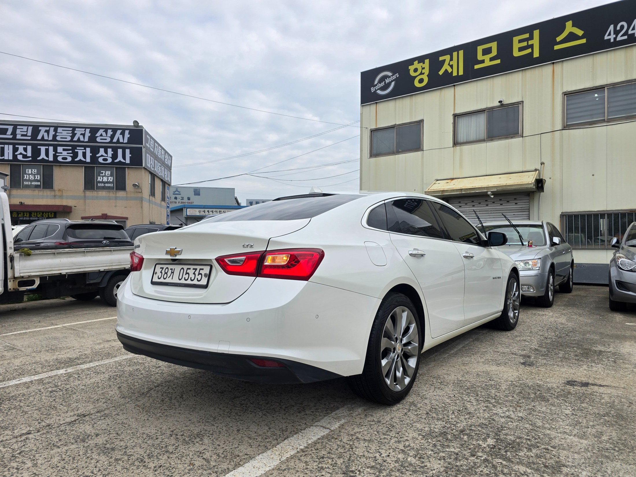CHEVROLET MALIBU photo 2