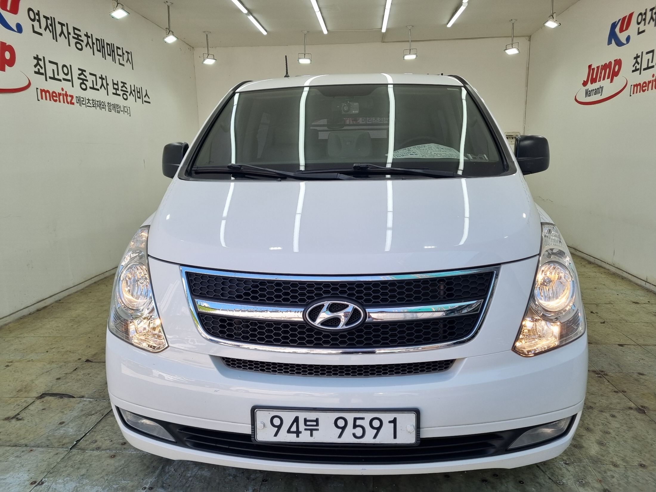 Mazda Bongo front view