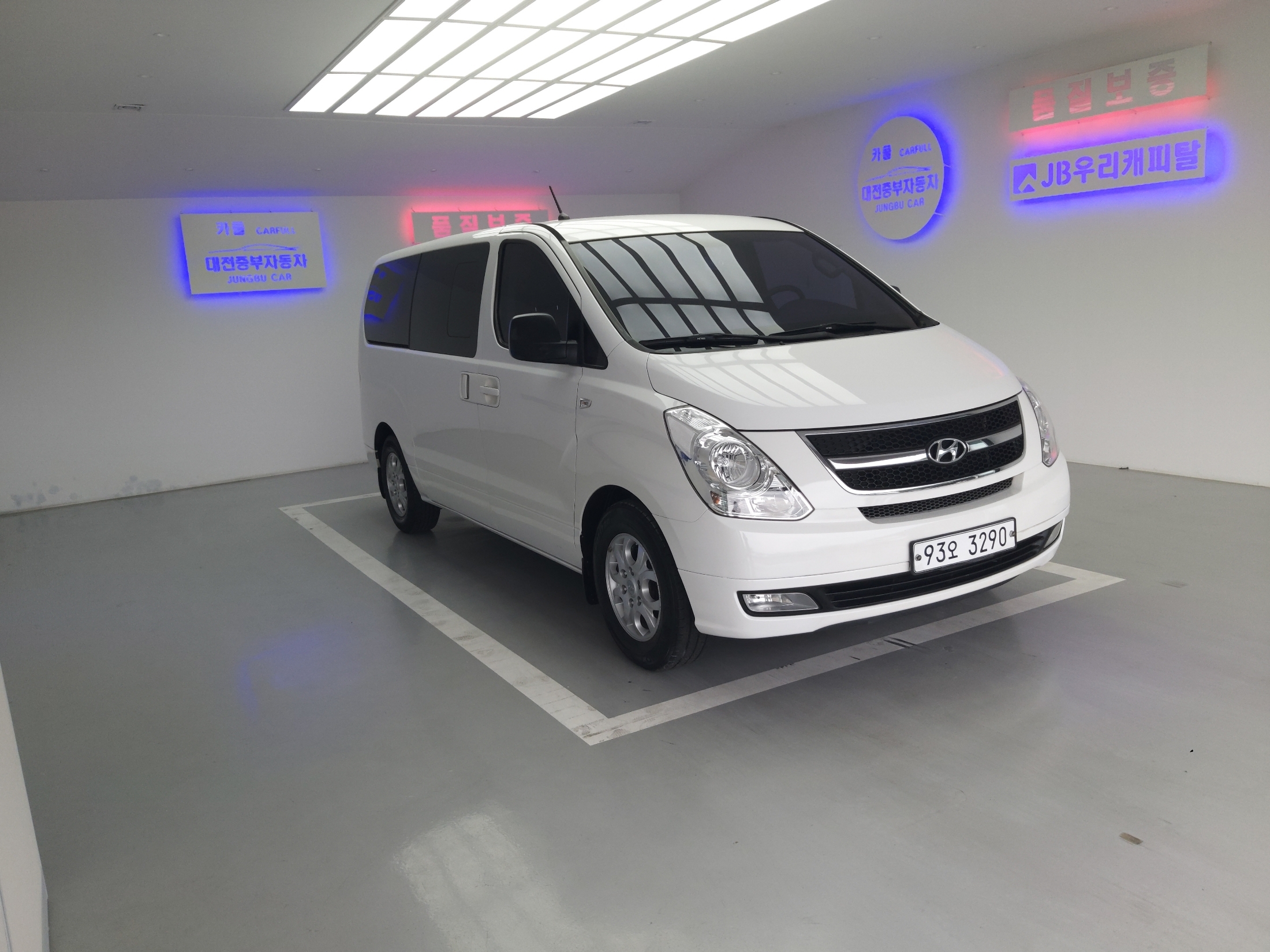 Mazda Bongo rear view