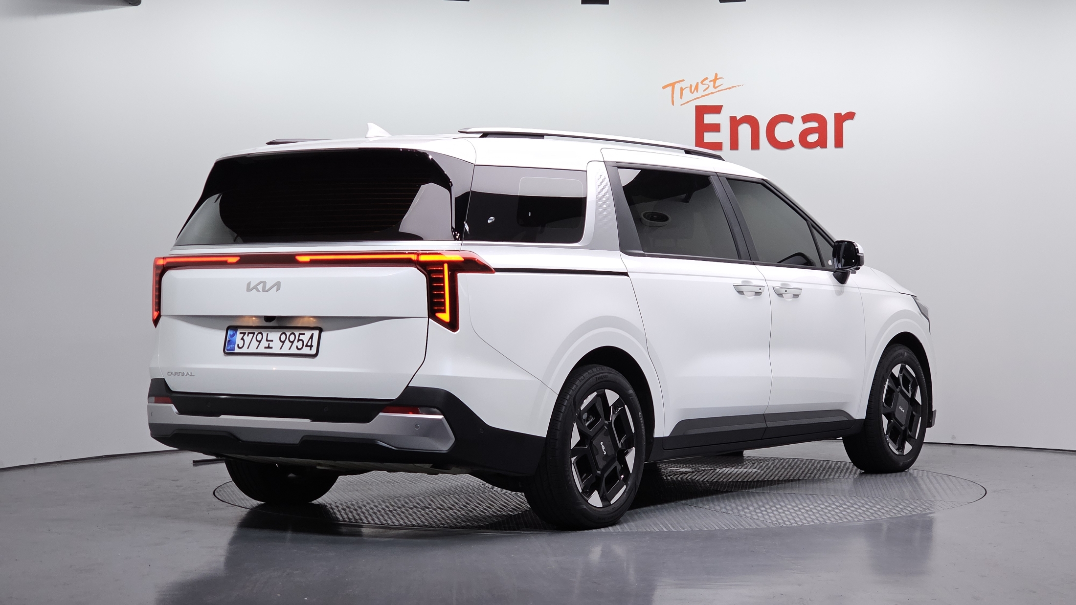KIA CARNIVAL photo 2