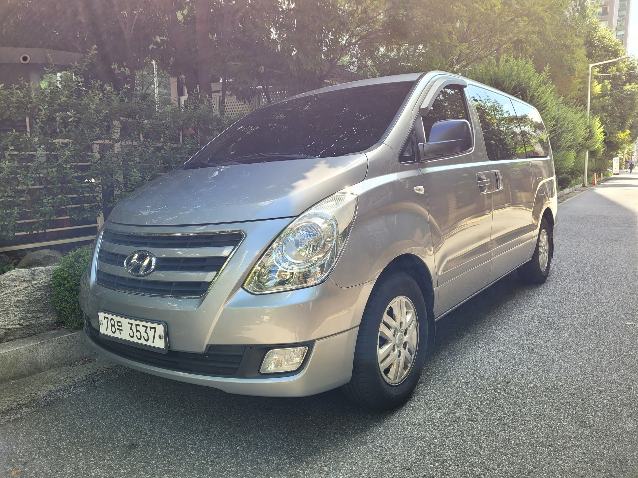 Mazda Bongo front view