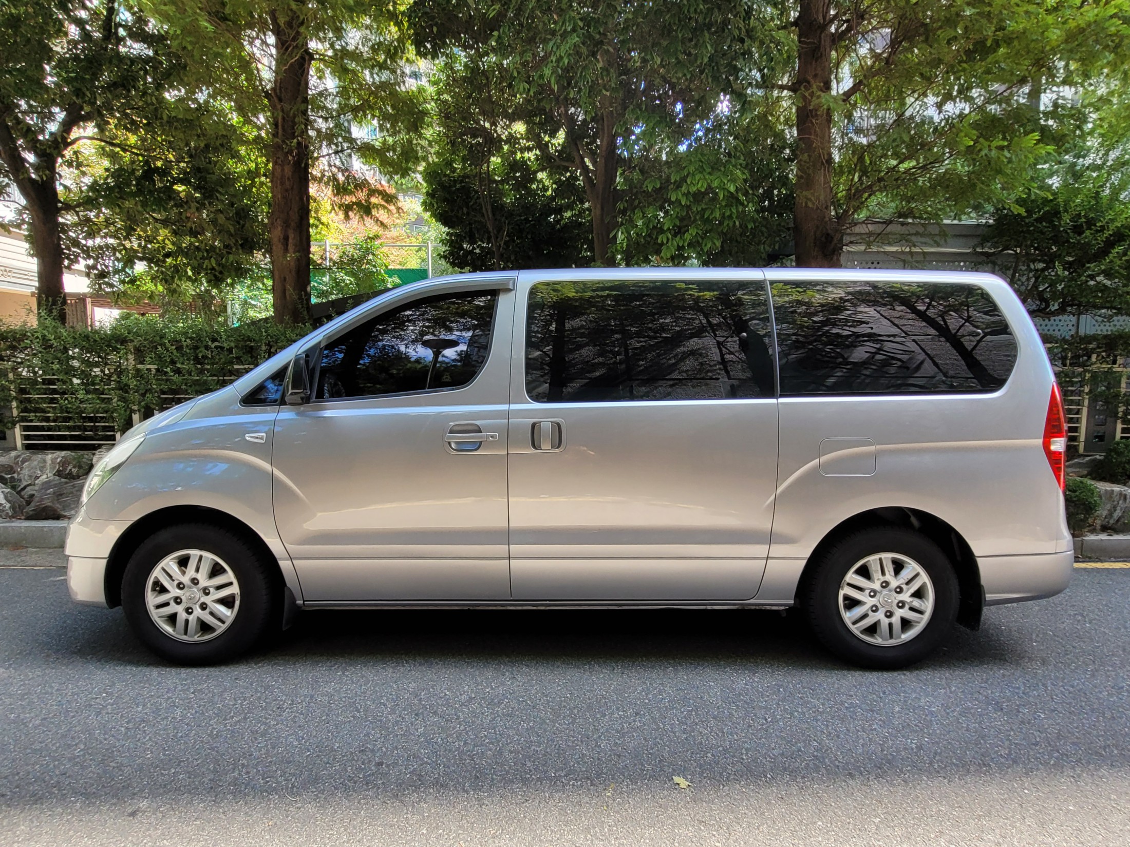 Mazda Bongo rear view