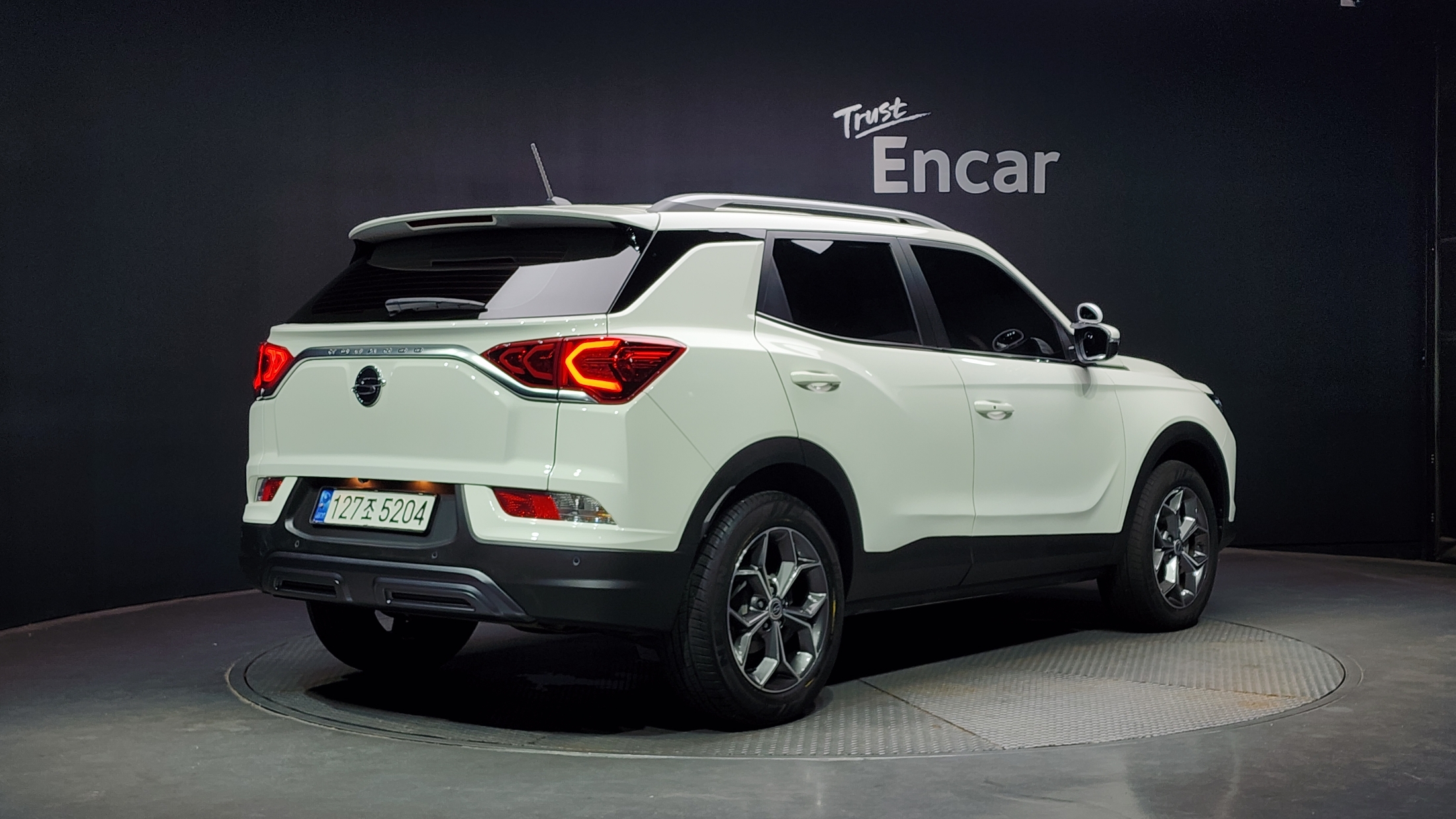 SSANGYONG KORANDO photo 2