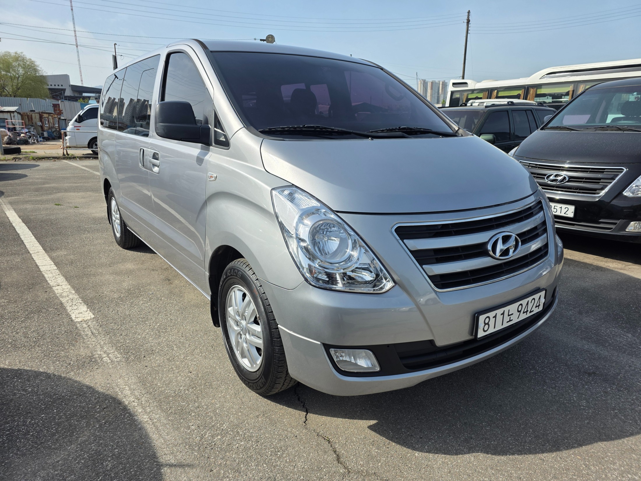 Mazda Bongo front view