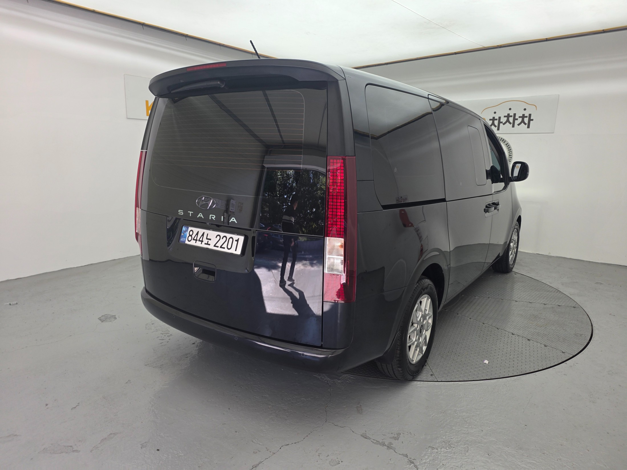 Mazda Bongo front view