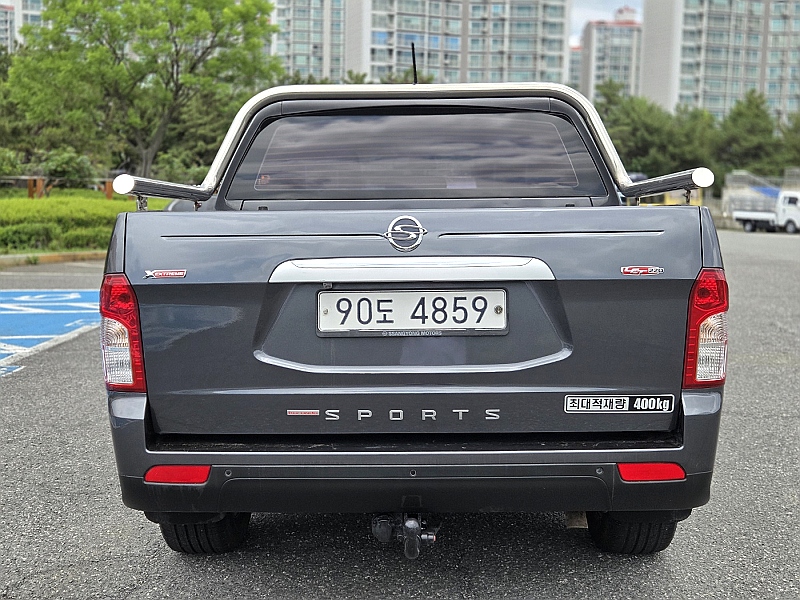 SSANGYONG KORANDO photo 2