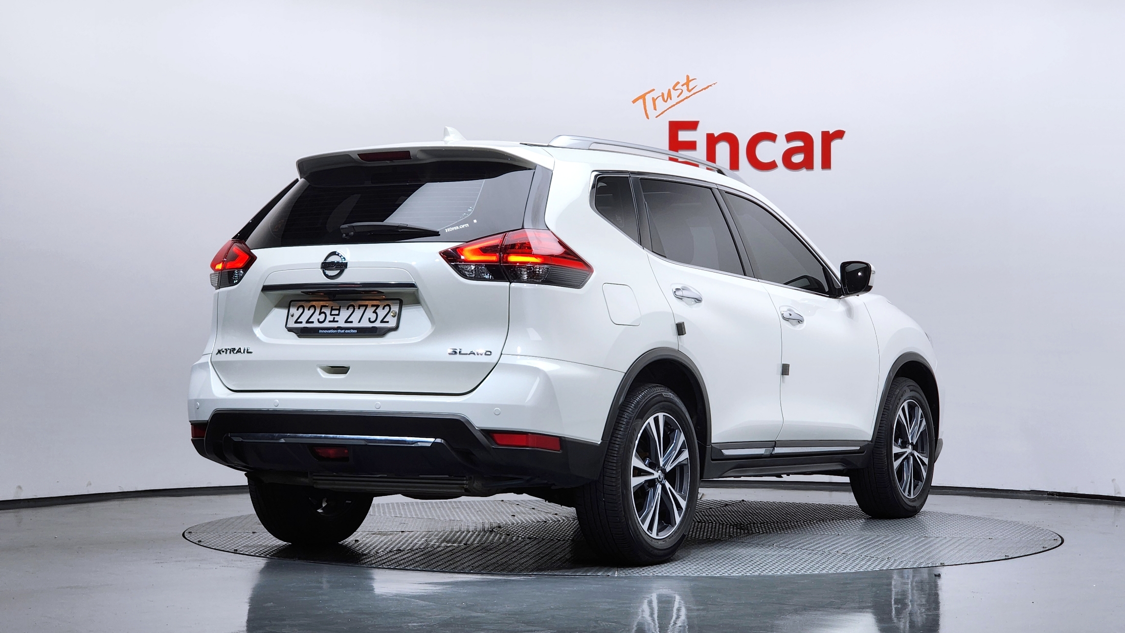 NISSAN XTRAIL photo 2
