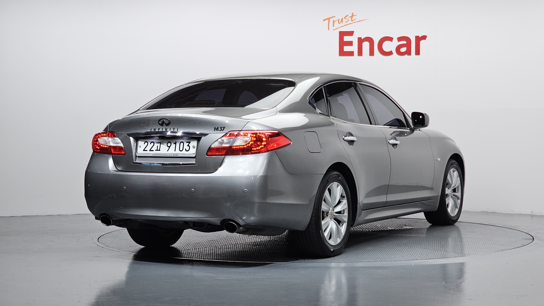 INFINITI M37 photo 2