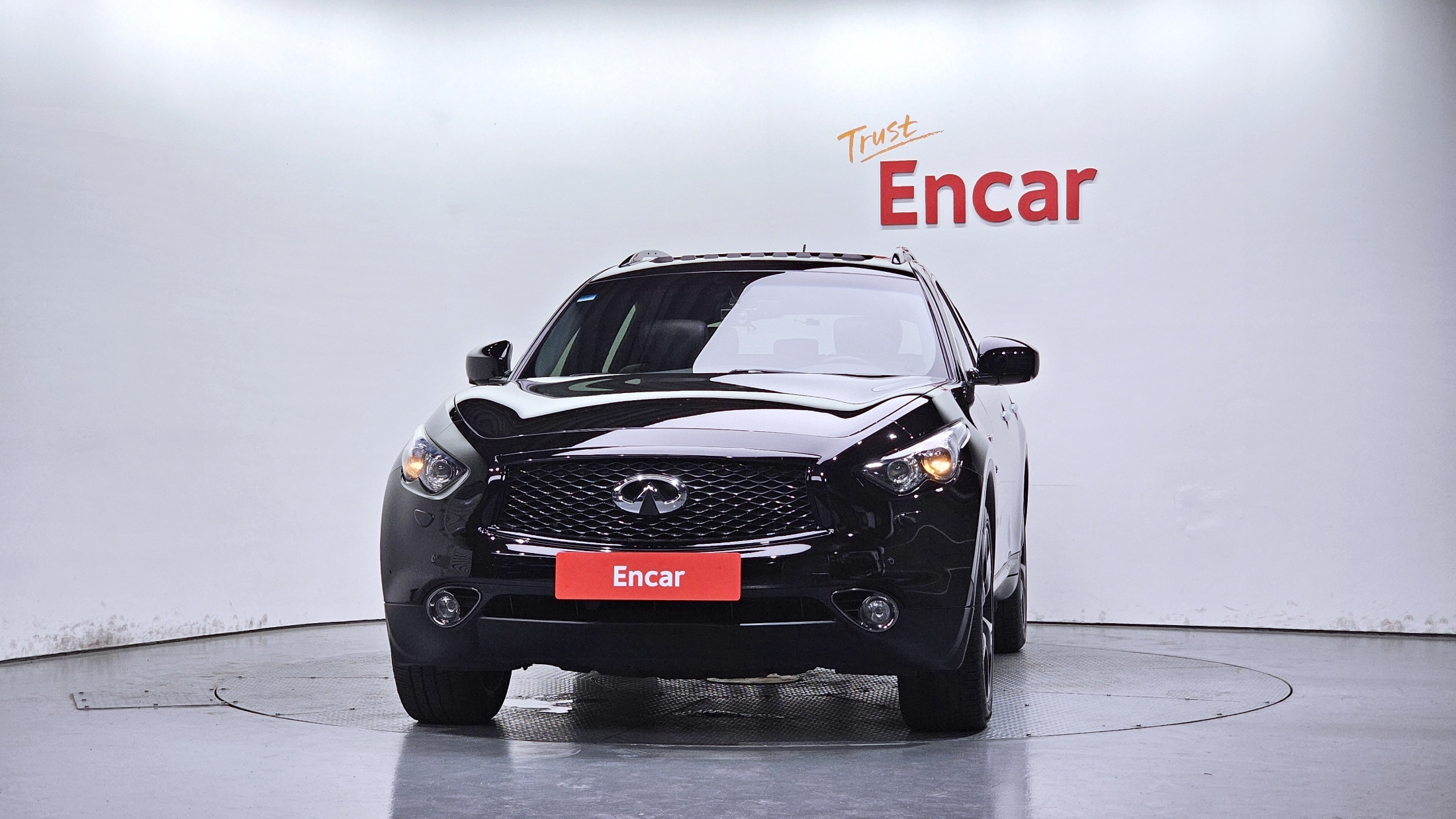 INFINITI QX70 photo 3