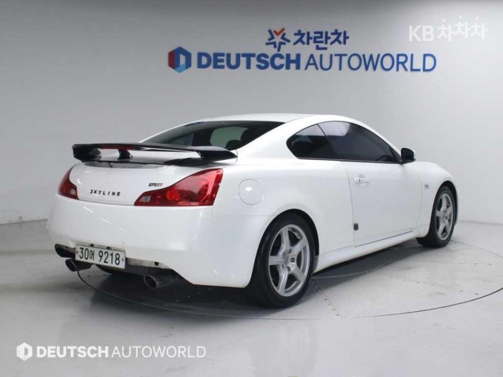 INFINITI G37 photo 2