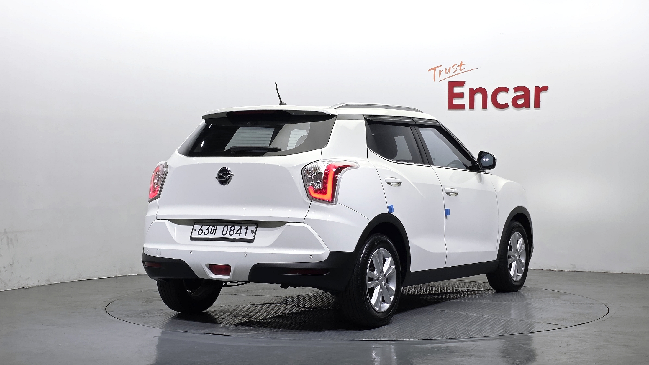 SSANGYONG TIVOLI photo 2