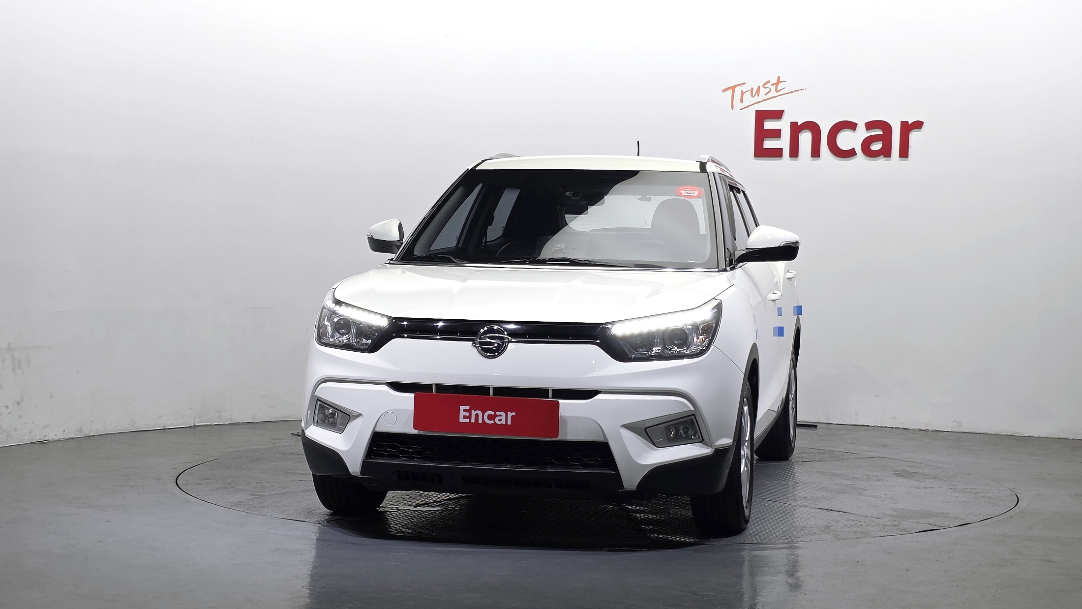 SSANGYONG TIVOLI photo 3