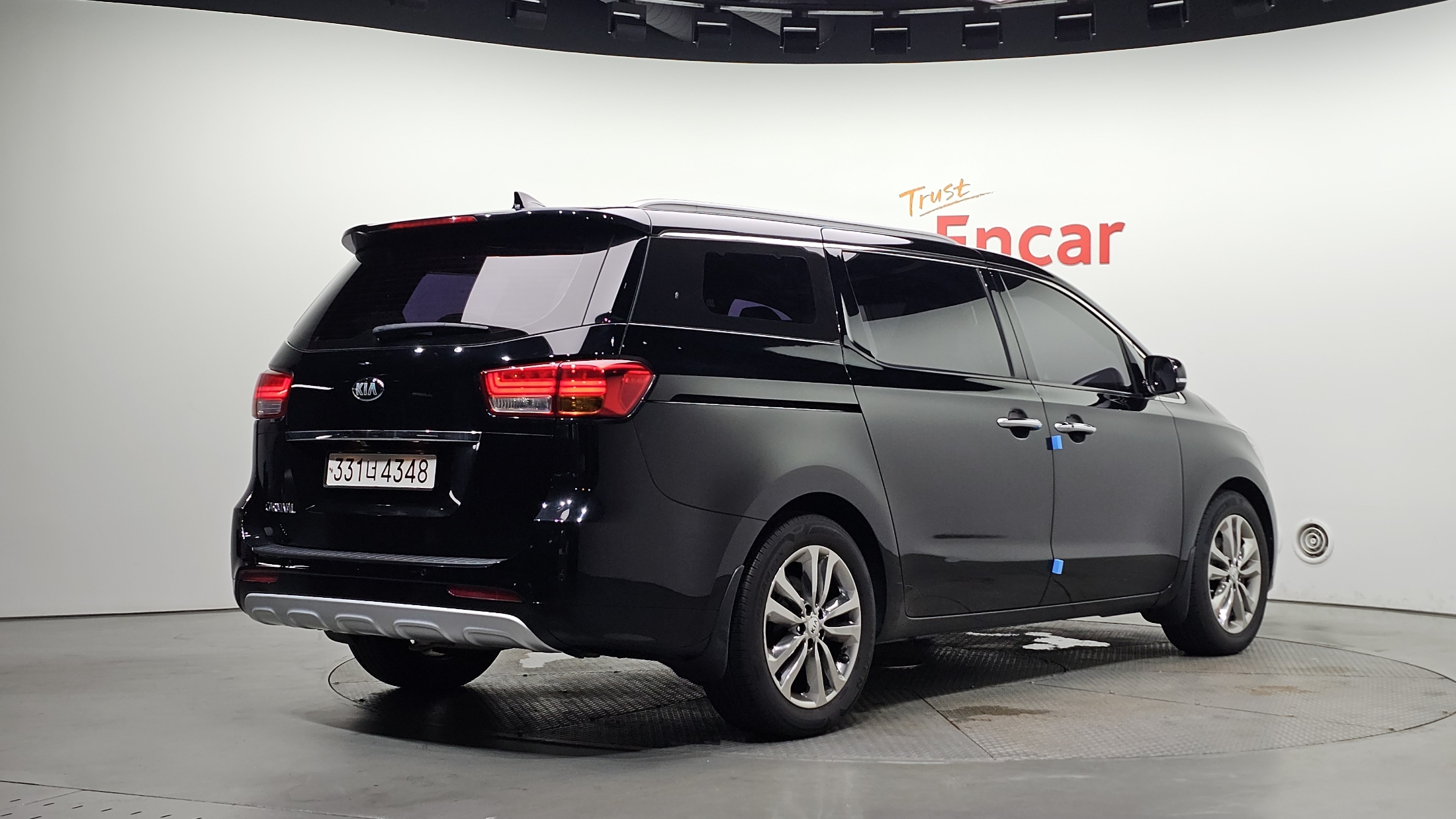 KIA CARNIVAL photo 2