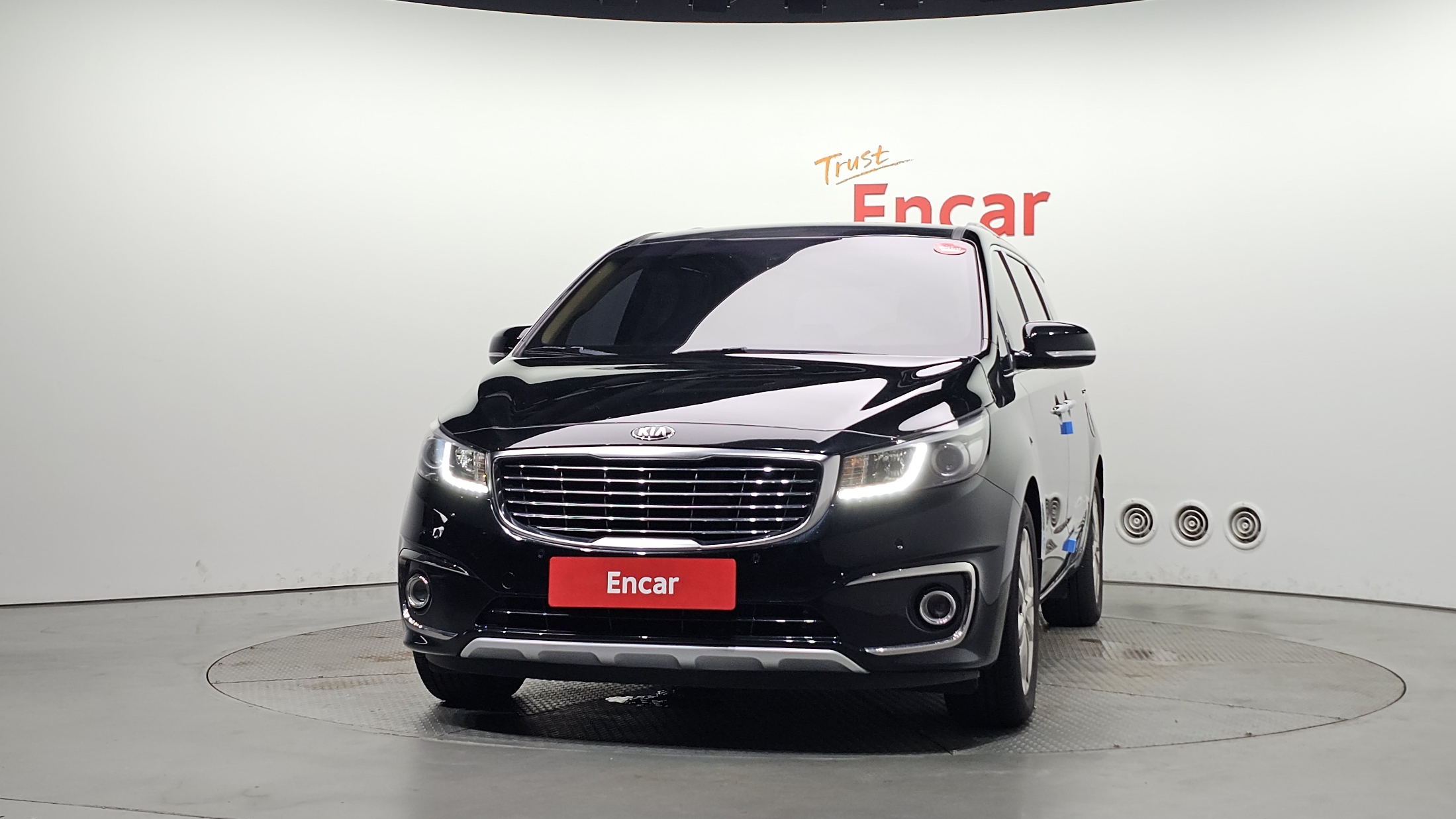 KIA CARNIVAL photo 3