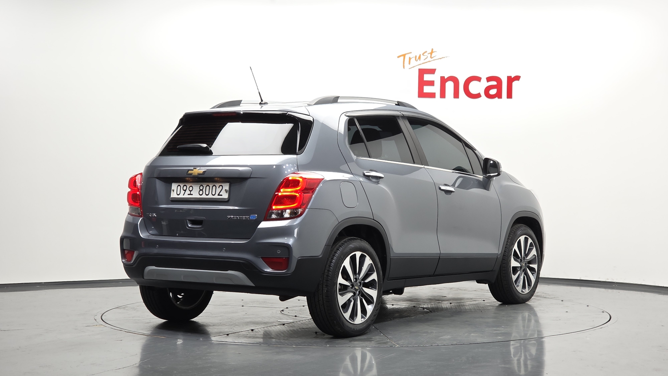 CHEVROLET TRAX photo 2