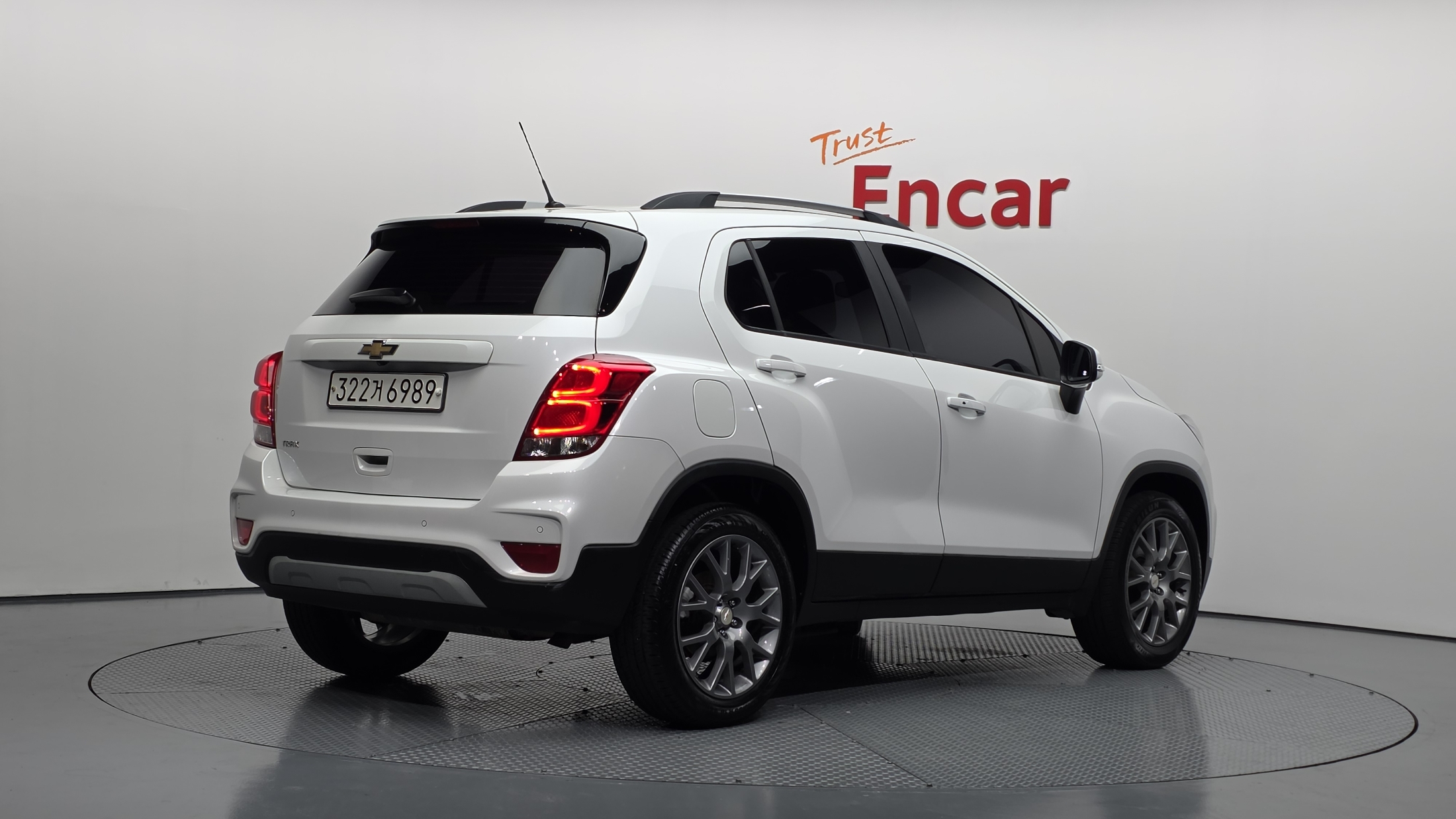 CHEVROLET TRAX photo 2