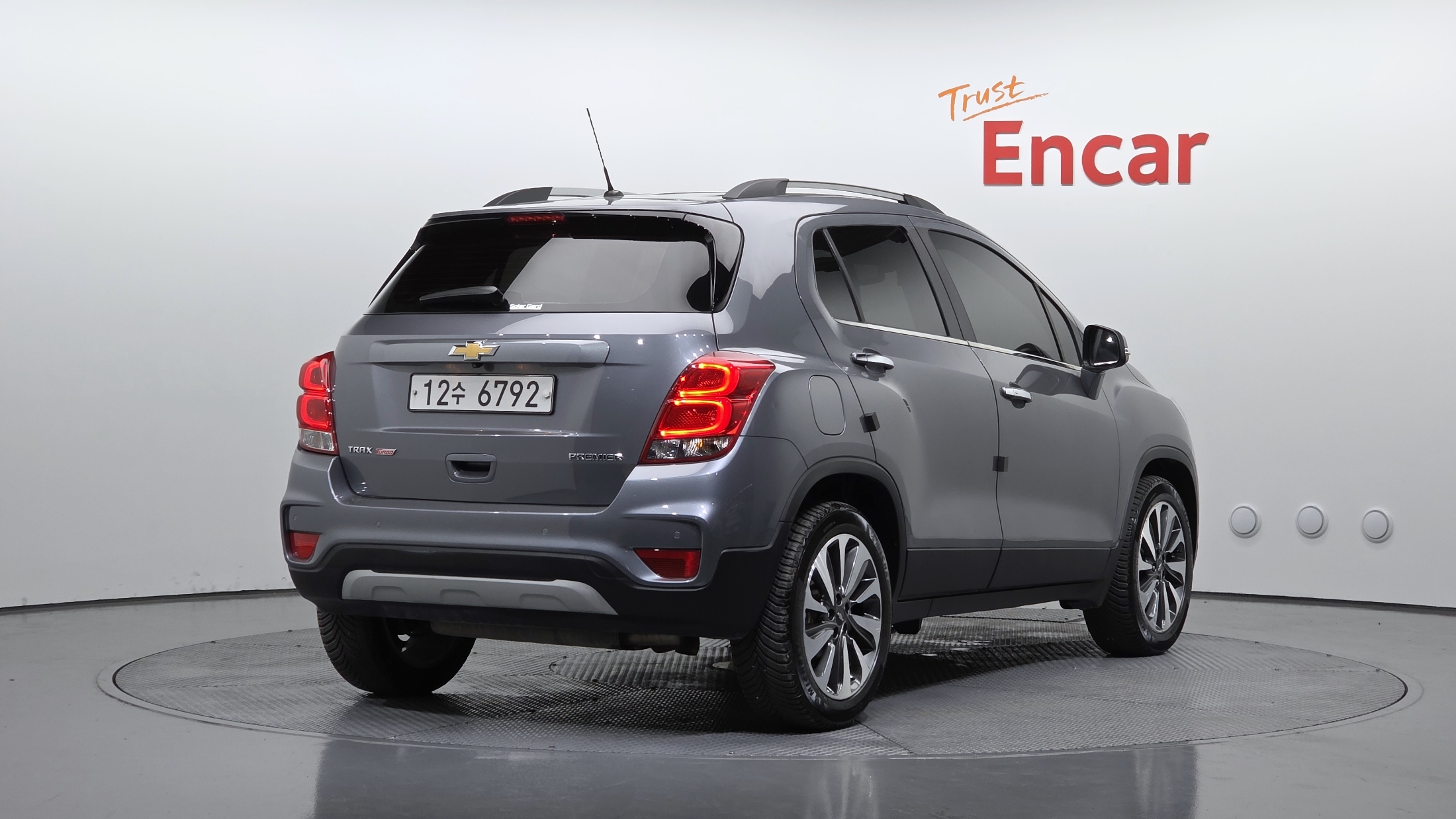CHEVROLET TRAX photo 2