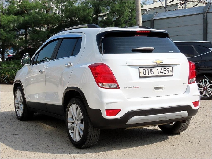 CHEVROLET TRAX photo 3