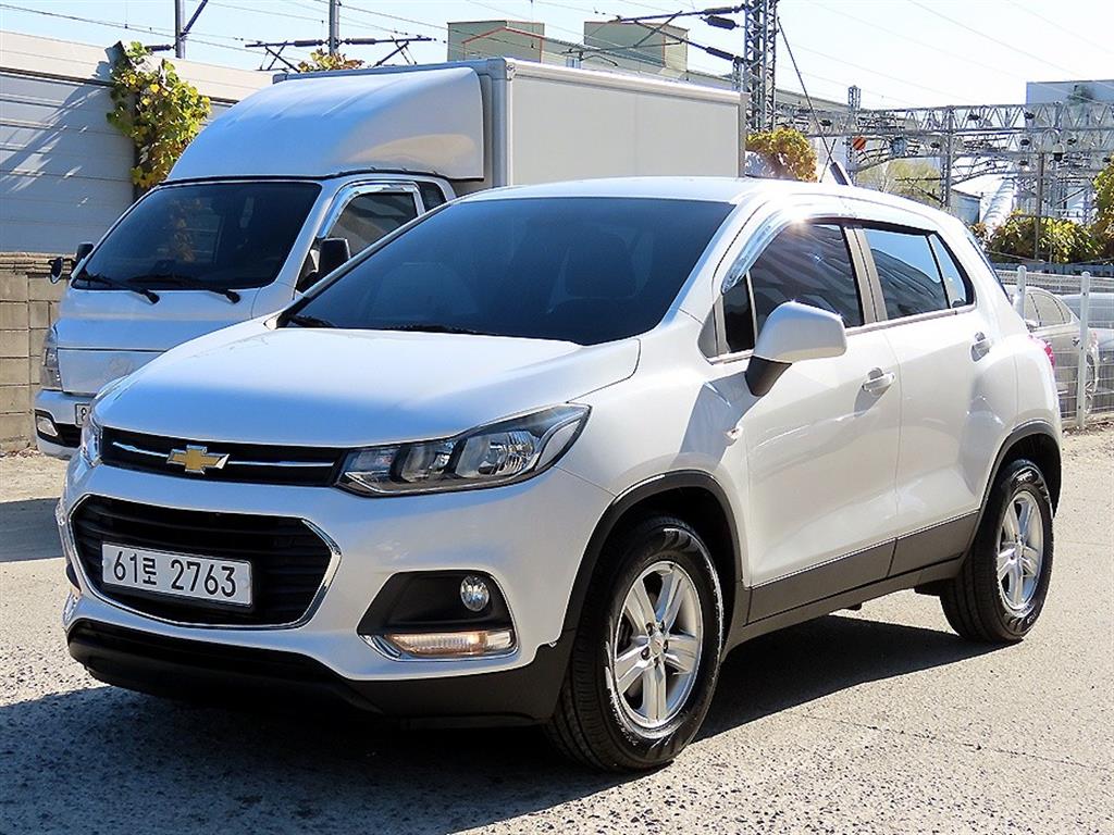 CHEVROLET TRAX photo 2
