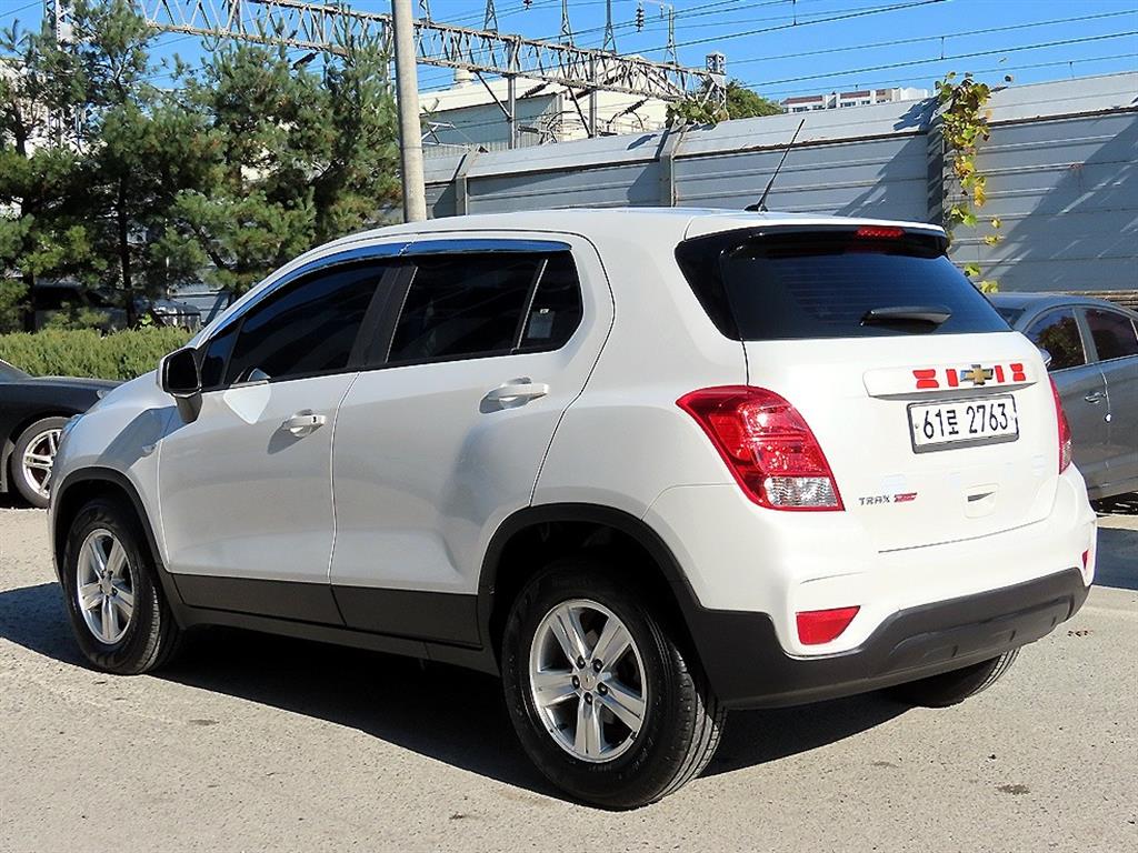 CHEVROLET TRAX photo 3