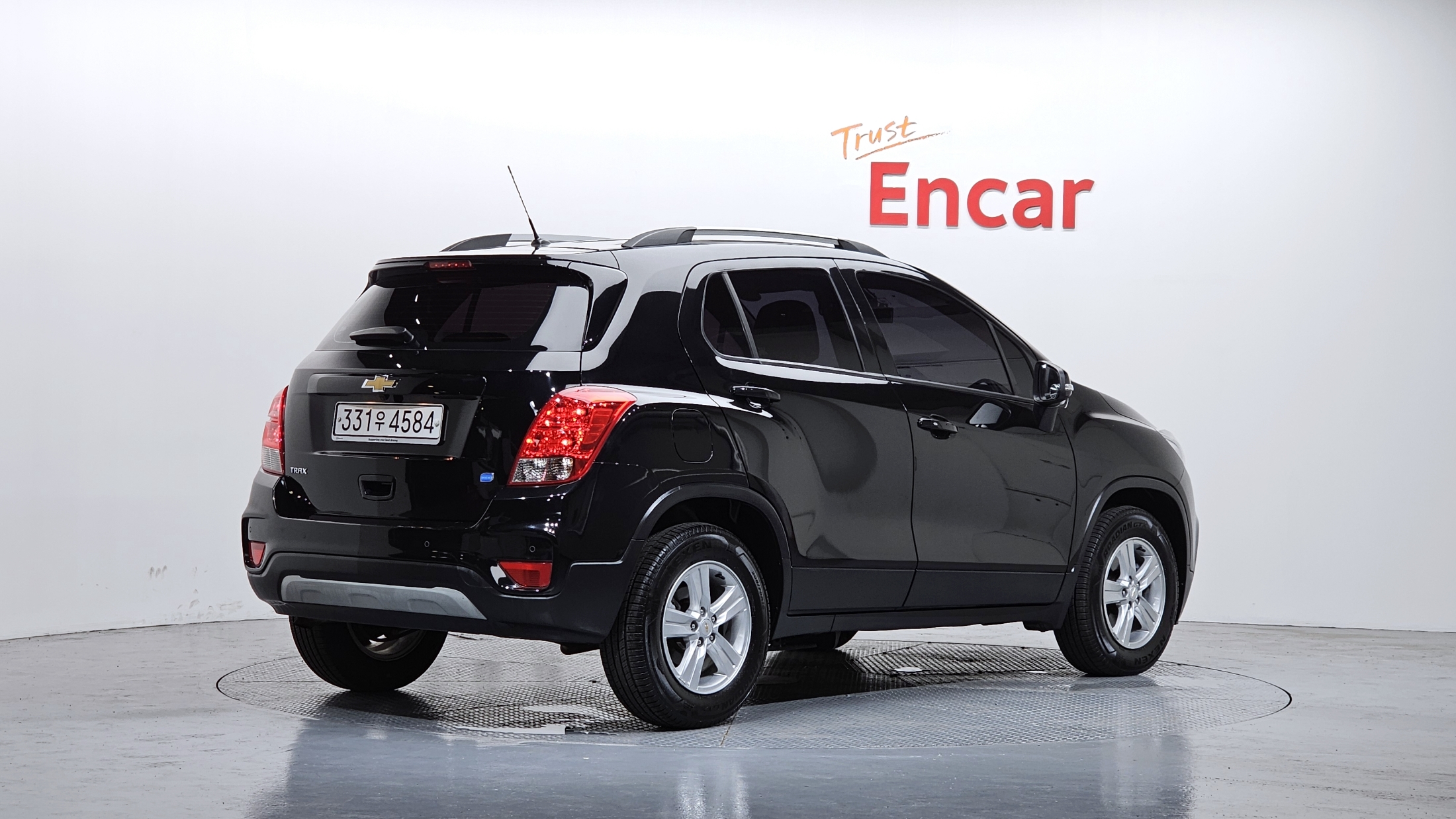 CHEVROLET TRAX photo 2