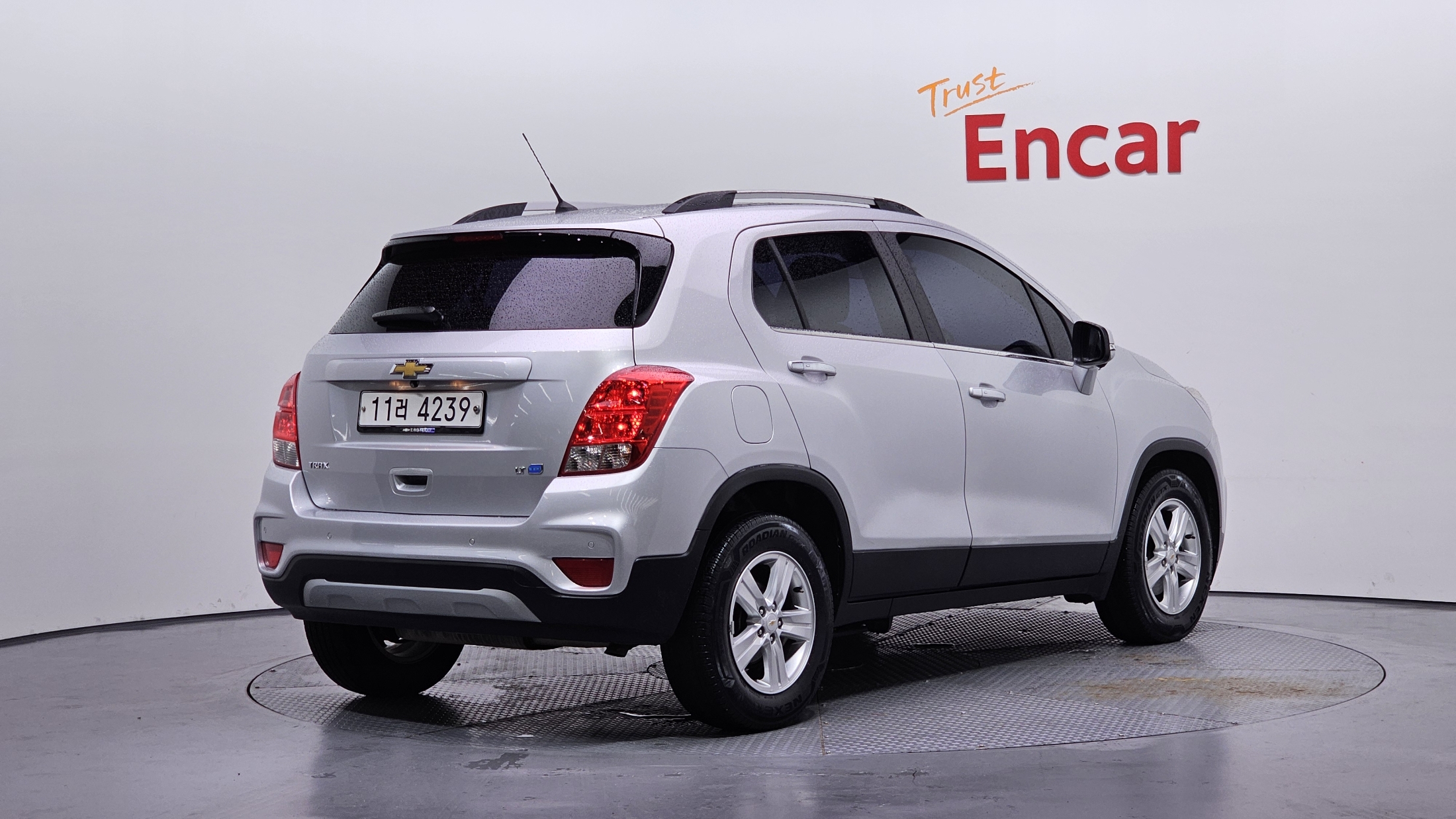 CHEVROLET TRAX photo 2