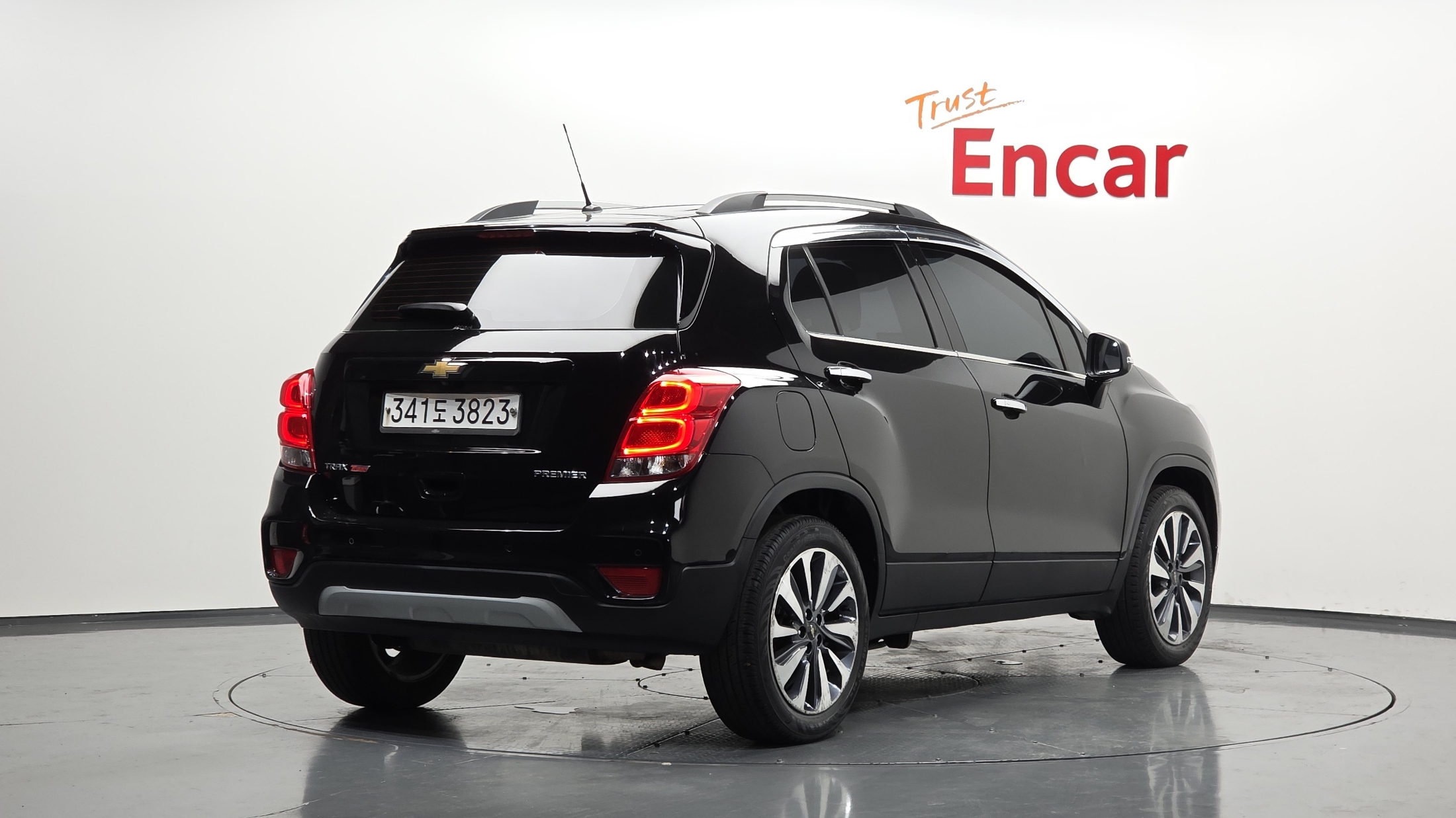 CHEVROLET TRAX photo 2