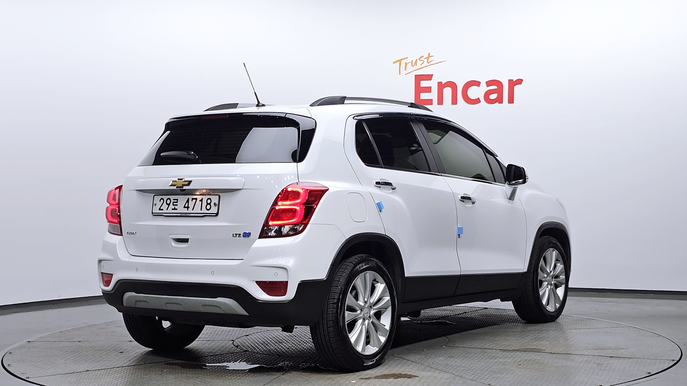 CHEVROLET TRAX photo 2
