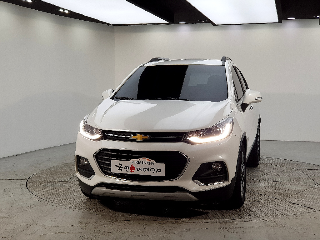 CHEVROLET TRAX photo 2