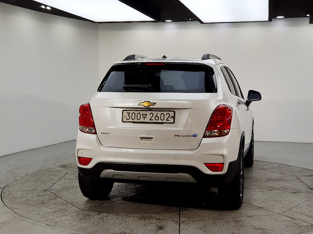 CHEVROLET TRAX photo 3