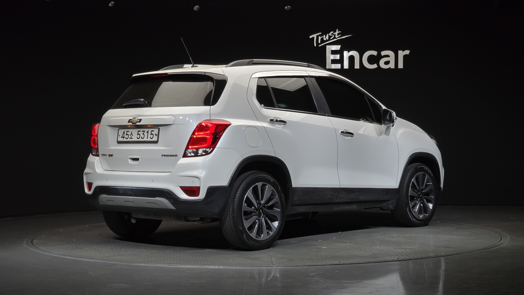 CHEVROLET TRAX photo 2