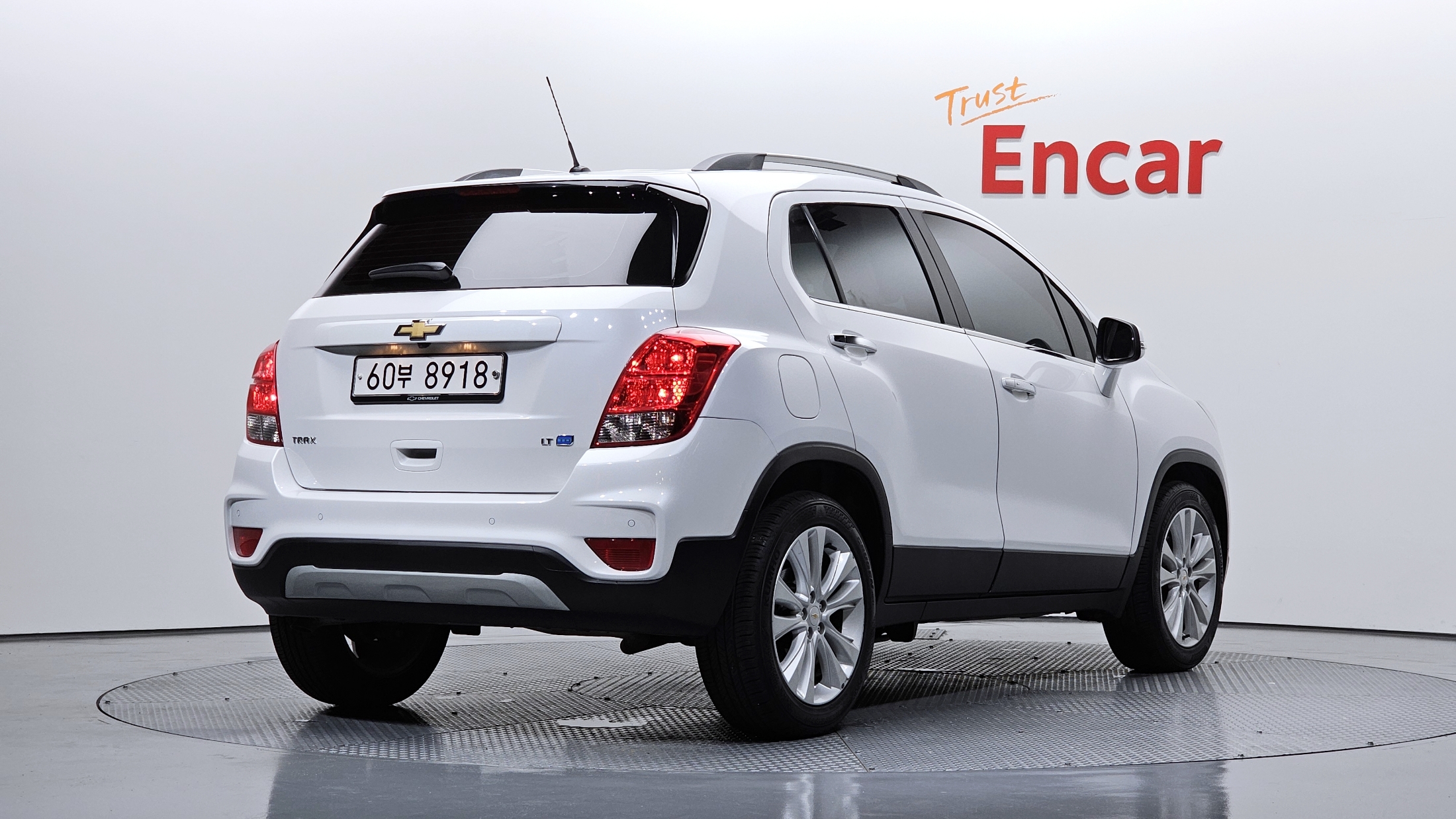 CHEVROLET TRAX photo 2
