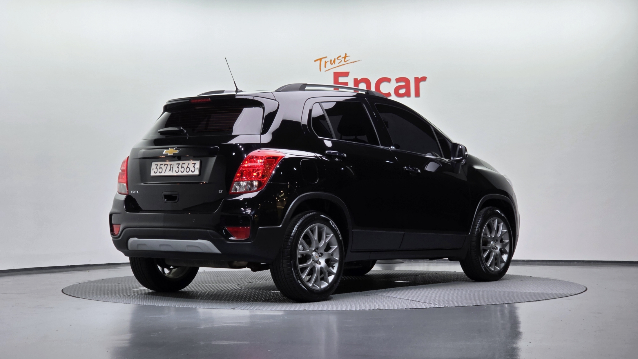 CHEVROLET TRAX photo 2