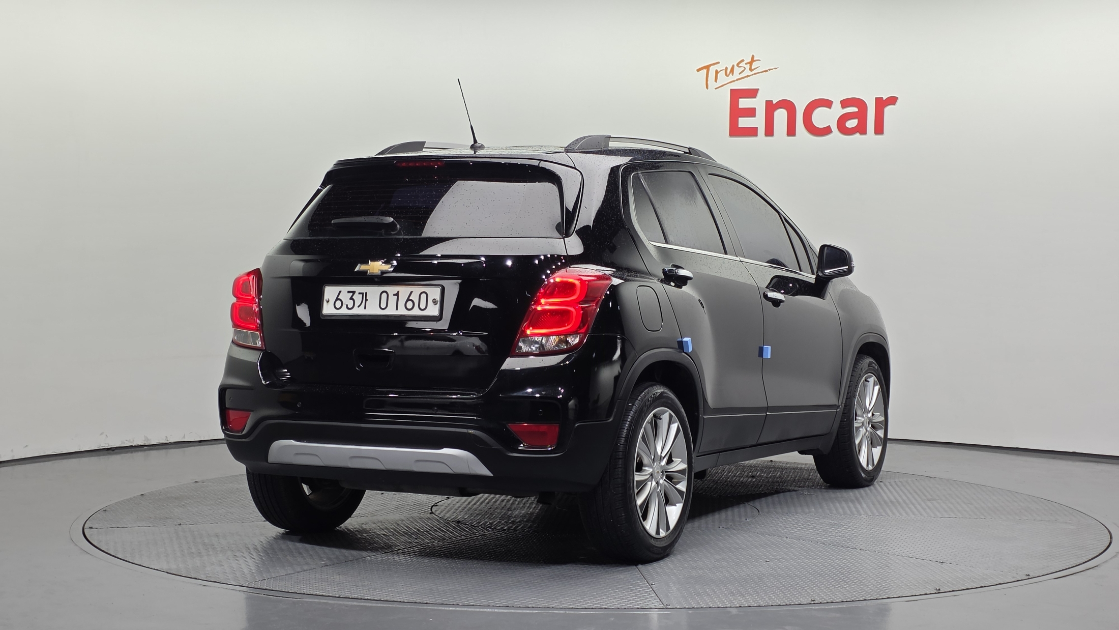 CHEVROLET TRAX photo 2