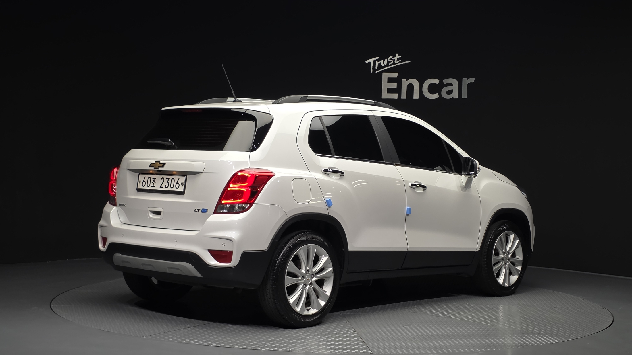CHEVROLET TRAX photo 2