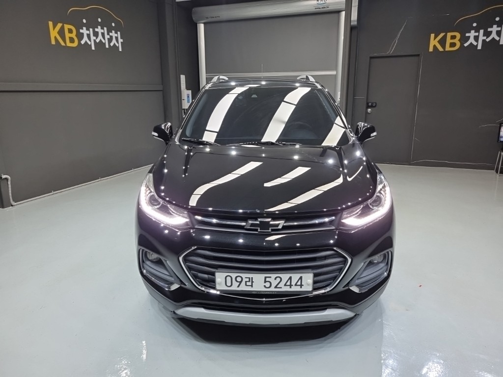 CHEVROLET TRAX photo 2