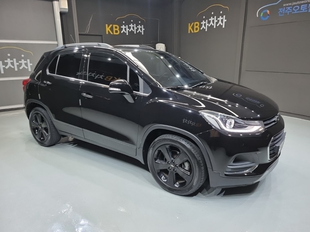 CHEVROLET TRAX photo 3