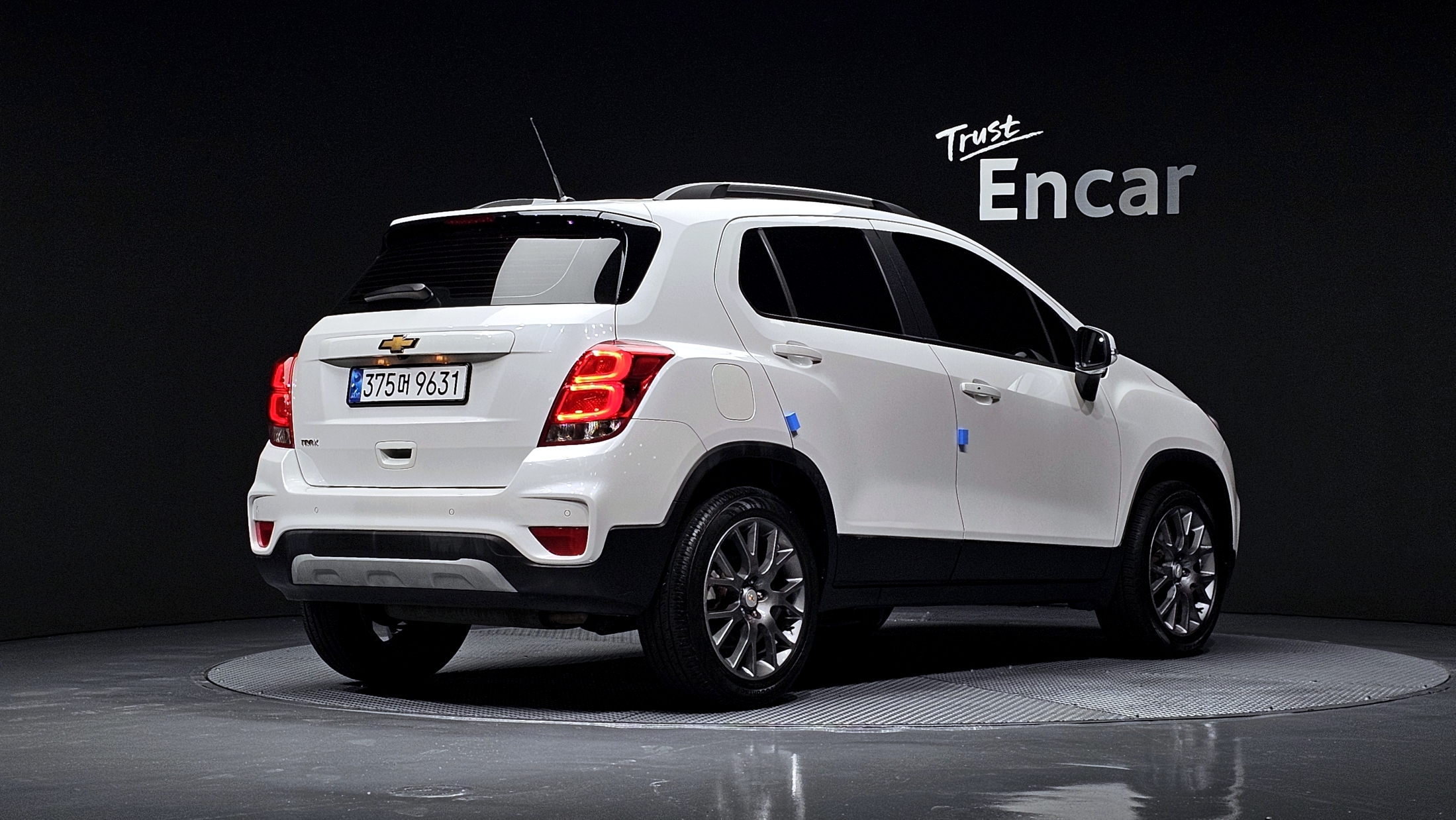 CHEVROLET TRAX photo 2