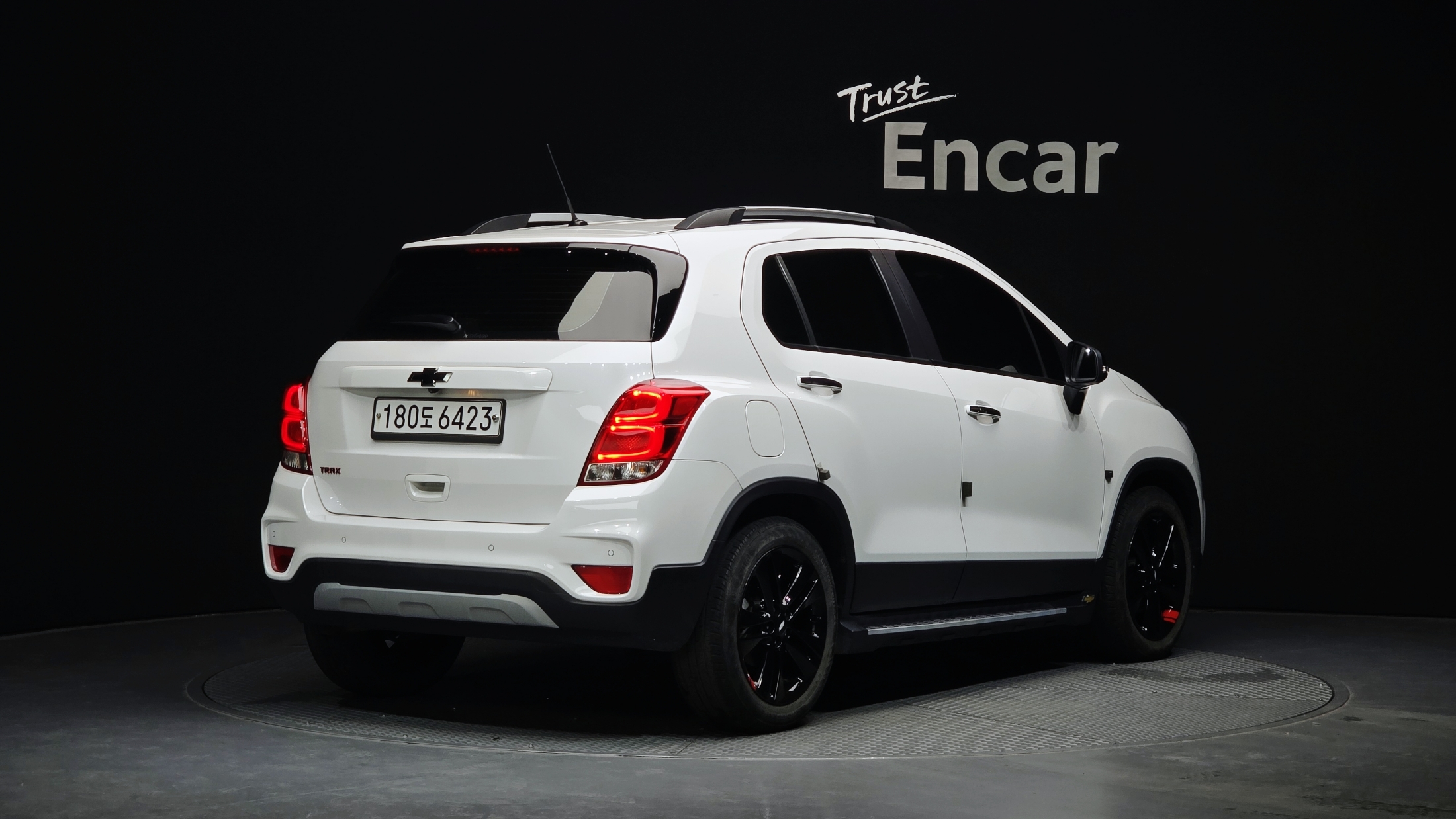 CHEVROLET TRAX photo 2
