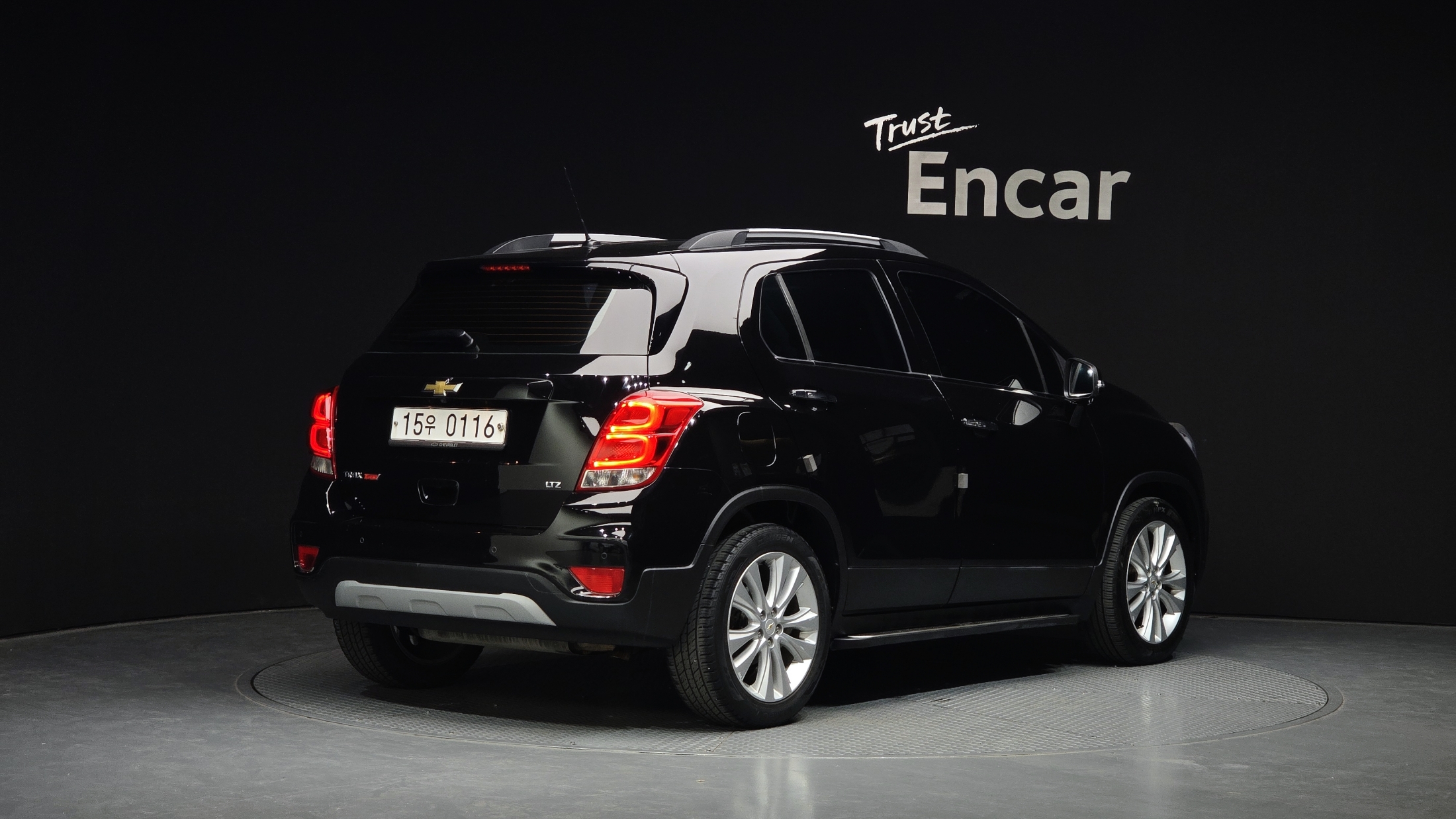 CHEVROLET TRAX photo 2