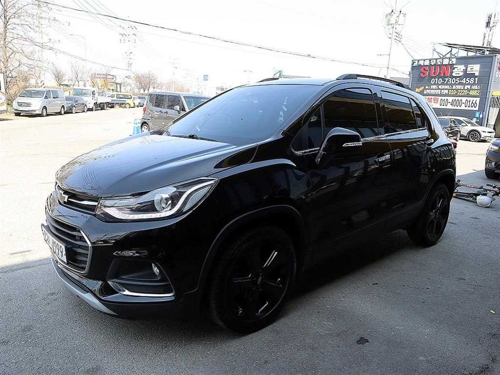 CHEVROLET TRAX photo 2