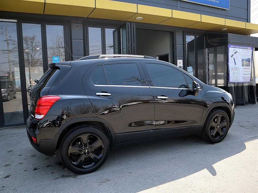 CHEVROLET TRAX photo 3