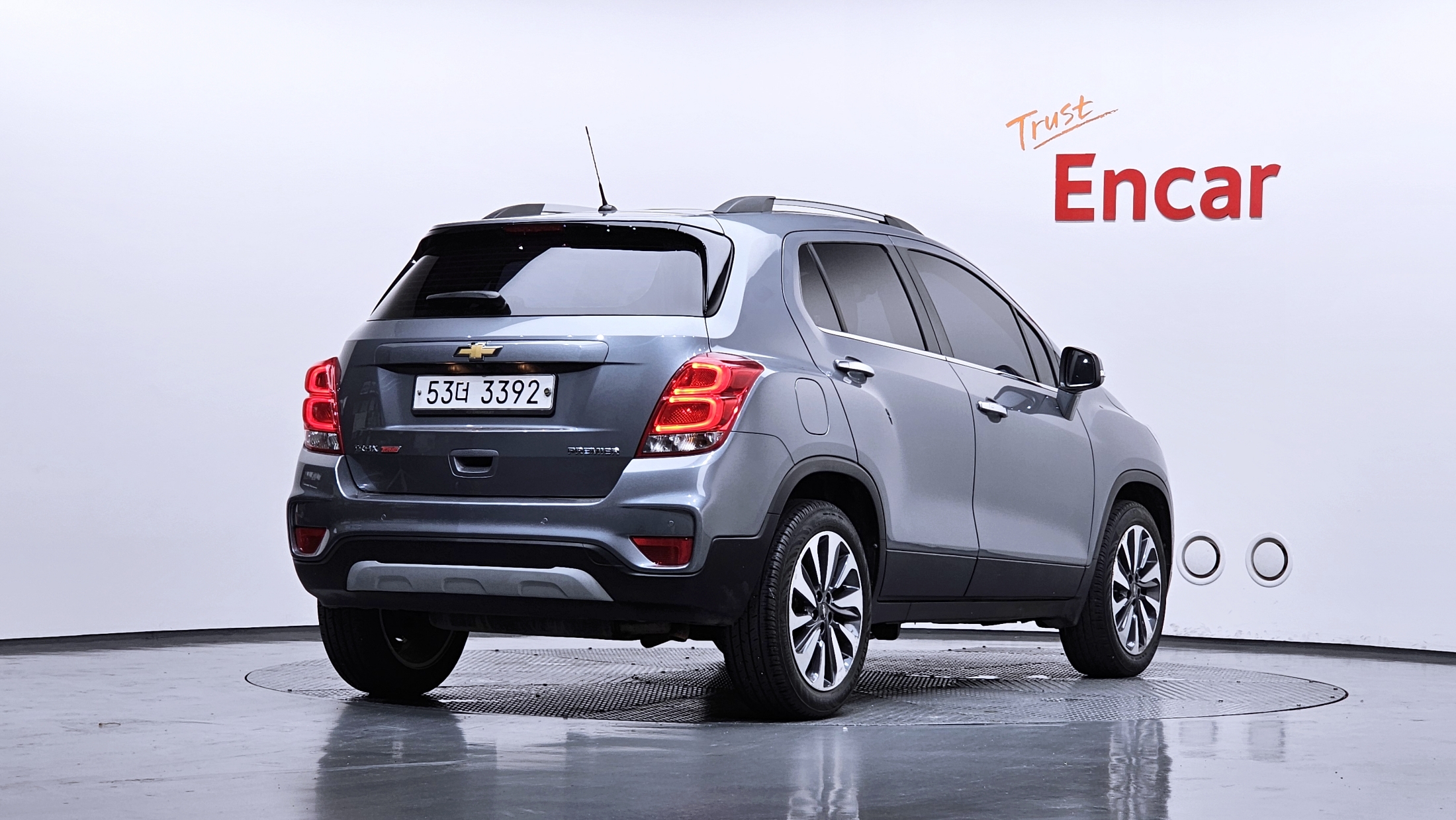 CHEVROLET TRAX photo 2