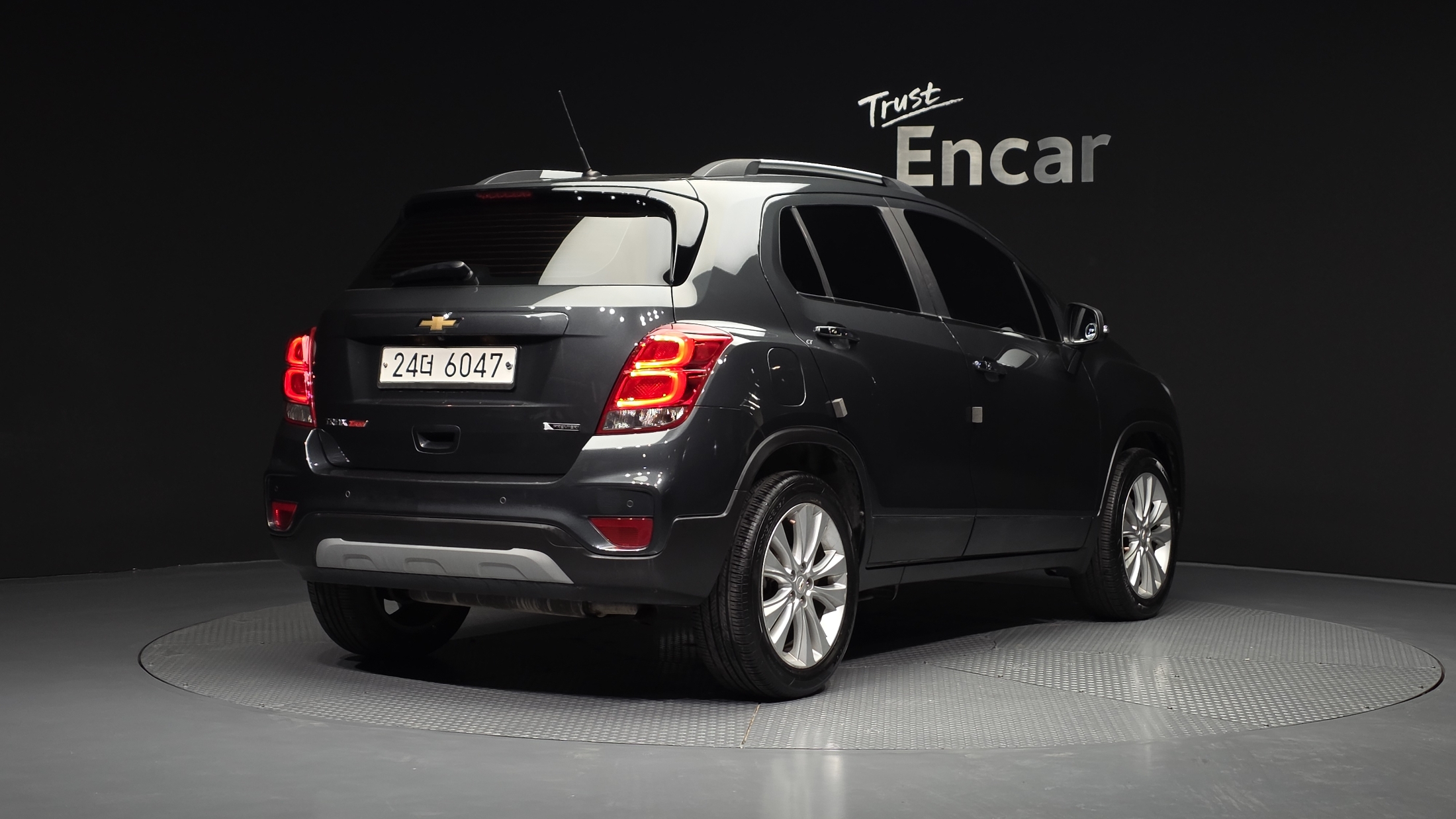 CHEVROLET TRAX photo 2