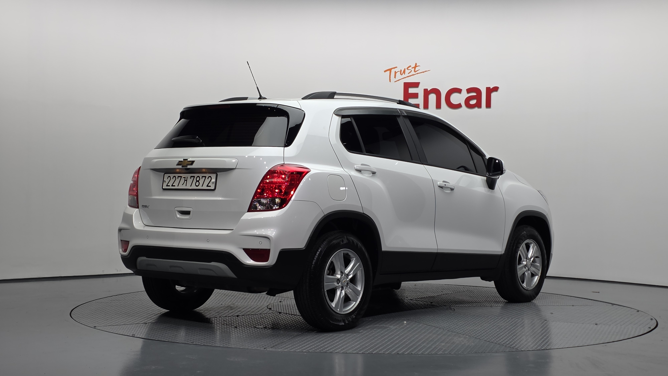 CHEVROLET TRAX photo 2