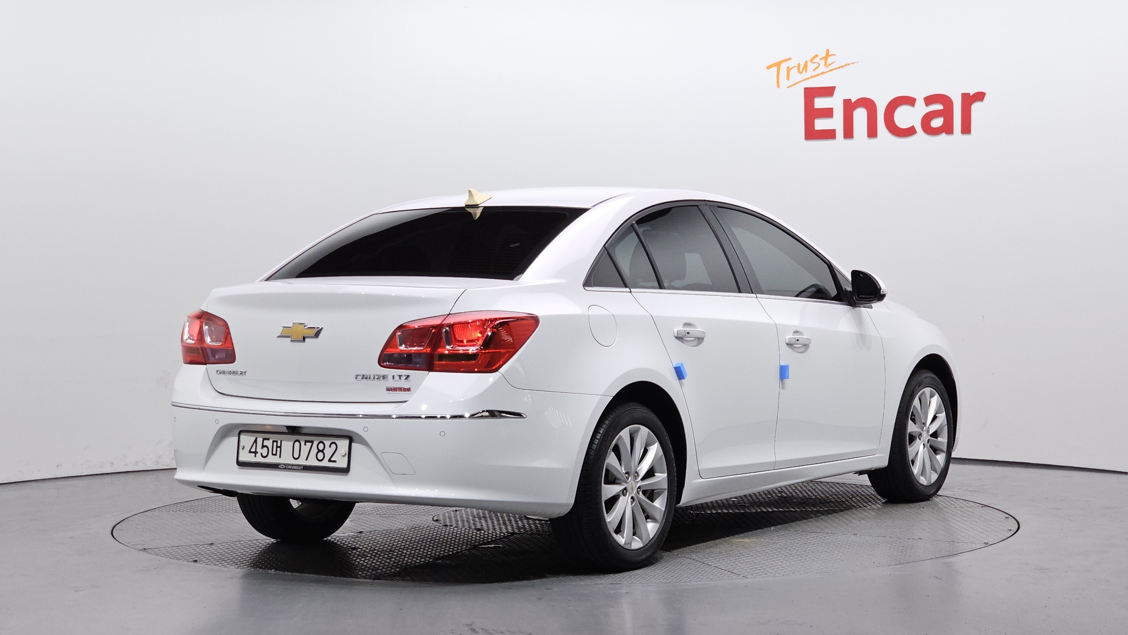 CHEVROLET CRUZE photo 2
