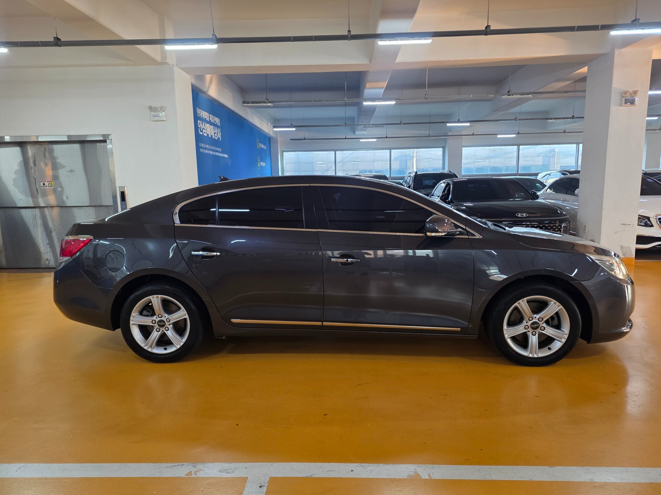 CHEVROLET ALPHEON photo 3