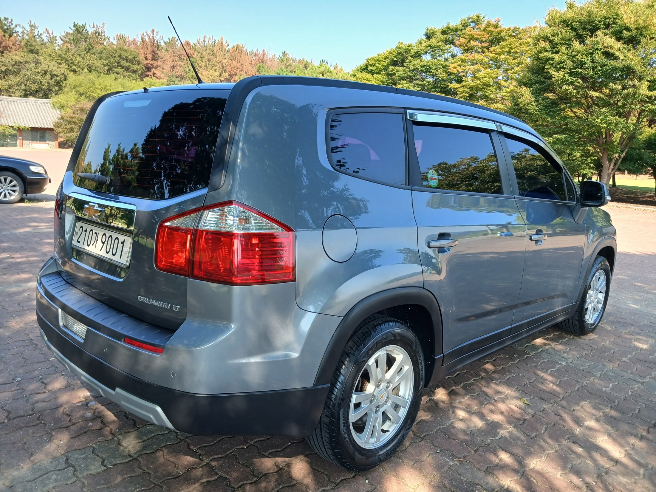 Mazda Bongo front view
