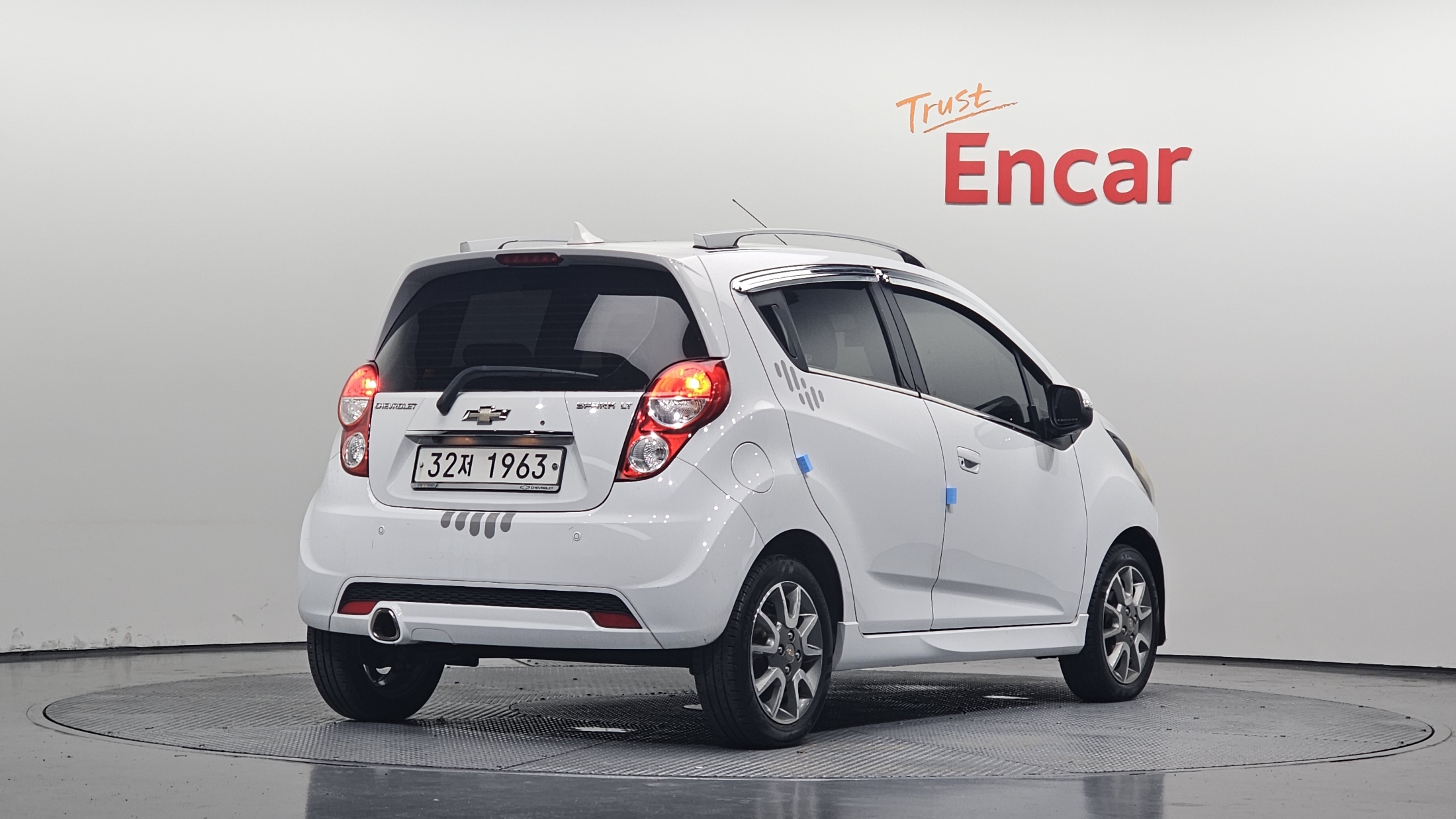 CHEVROLET SPARK photo 2