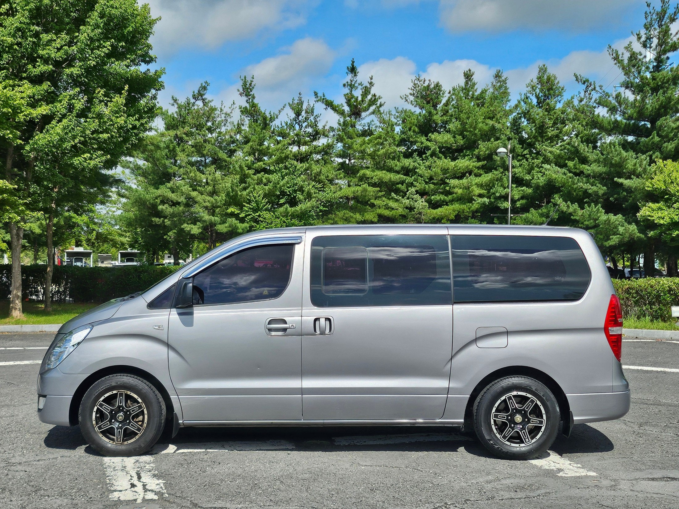 Mazda Bongo front view